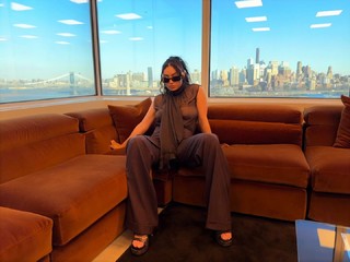 Charli XCX feet photo thumbnail