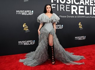 Charli XCX feet photo thumbnail