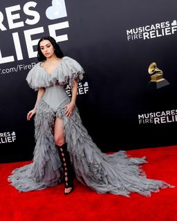 Charli XCX feet photo thumbnail