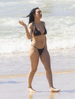 Charli XCX feet photo thumbnail