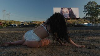 Charli XCX feet photo thumbnail