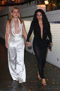 Charli XCX feet photo thumbnail