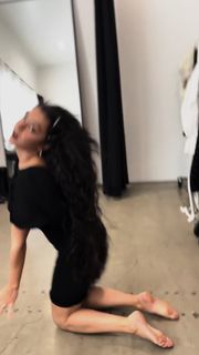 Charli XCX feet photo thumbnail