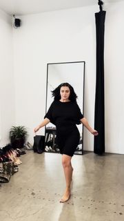 Charli XCX feet photo thumbnail