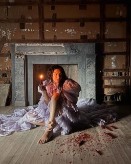 Charli XCX feet photo thumbnail