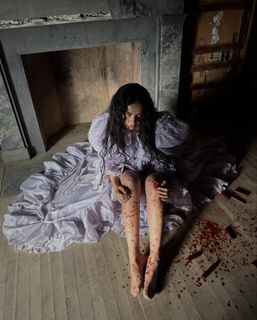 Charli XCX feet photo thumbnail