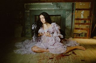 Charli XCX feet photo thumbnail