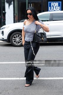 Charli XCX feet photo 16