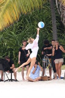 Charlize Theron feet photo thumbnail