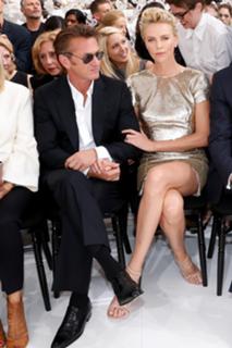 Charlize Theron feet photo thumbnail