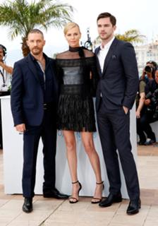 Charlize Theron feet photo thumbnail