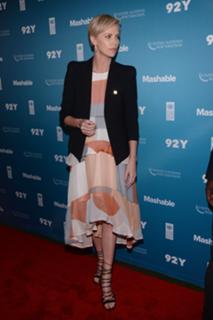 Charlize Theron feet photo thumbnail