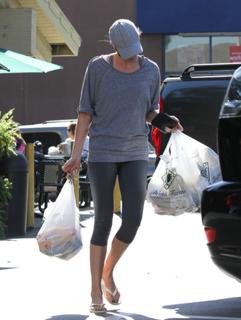 Charlize Theron feet photo thumbnail