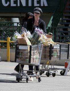 Charlize Theron feet photo thumbnail