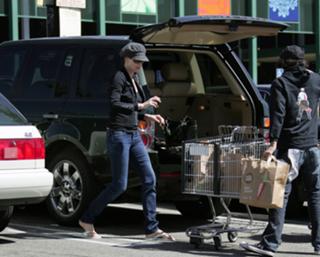 Charlize Theron feet photo thumbnail