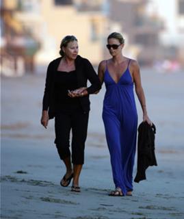 Charlize Theron feet photo thumbnail
