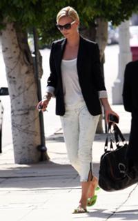 Charlize Theron feet photo thumbnail