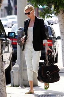 Charlize Theron feet photo thumbnail