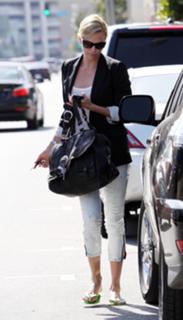 Charlize Theron feet photo thumbnail