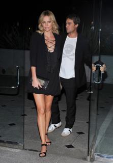 Charlize Theron feet photo thumbnail