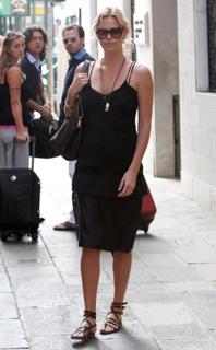 Charlize Theron feet photo thumbnail