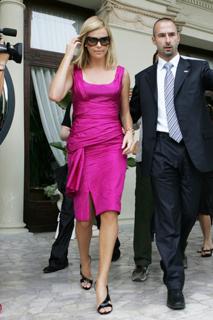 Charlize Theron feet photo thumbnail