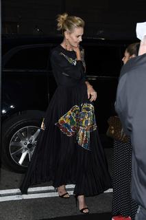 Charlize Theron feet photo thumbnail