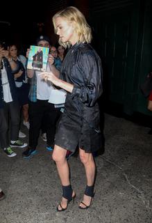 Charlize Theron feet photo thumbnail