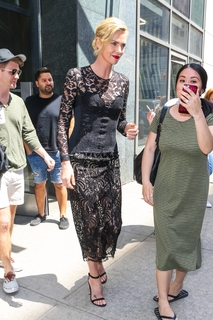 Charlize Theron feet photo thumbnail