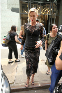 Charlize Theron feet photo thumbnail
