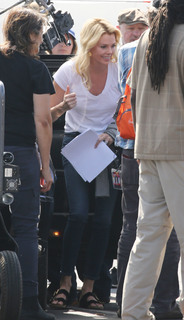 Charlize Theron feet photo thumbnail