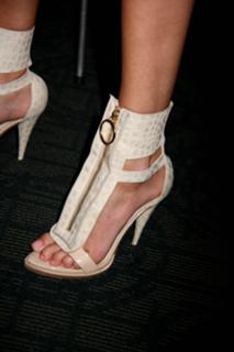 Charlize Theron feet photo thumbnail