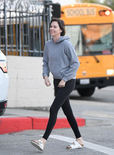 Charlize Theron feet photo thumbnail