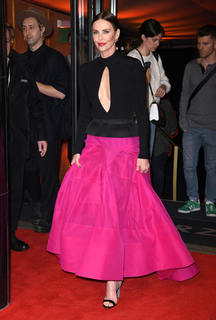 Charlize Theron feet photo thumbnail