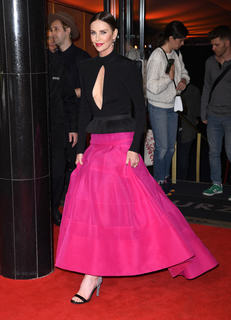 Charlize Theron feet photo thumbnail