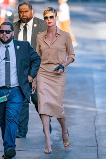 Charlize Theron feet photo thumbnail
