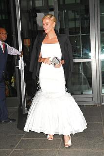 Charlize Theron feet photo thumbnail