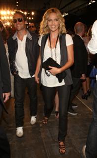 Charlize Theron feet photo thumbnail