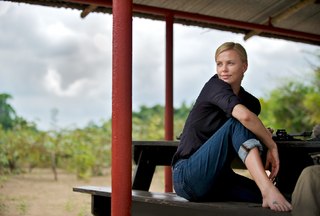 Charlize Theron feet photo thumbnail