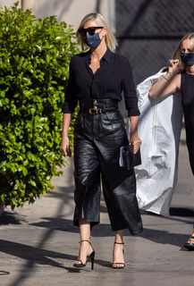Charlize Theron feet photo thumbnail