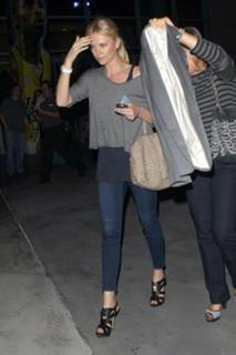 Charlize Theron feet photo thumbnail