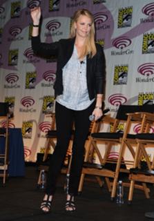 Charlize Theron feet photo thumbnail