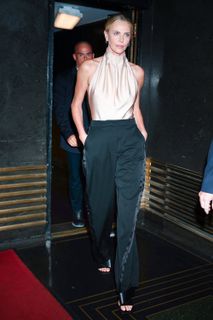 Charlize Theron feet photo thumbnail