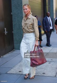 Charlize Theron feet photo thumbnail