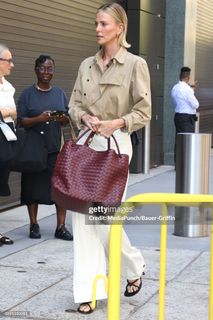 Charlize Theron feet photo thumbnail