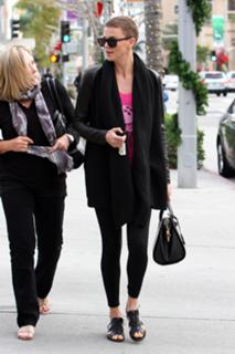 Charlize Theron feet photo thumbnail
