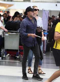 Charlize Theron feet photo thumbnail