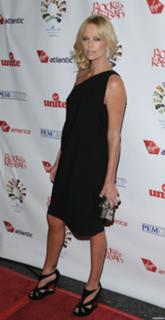 Charlize Theron feet photo thumbnail