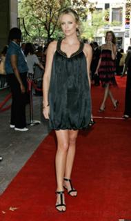 Charlize Theron feet photo thumbnail