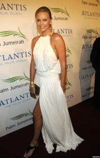 Charlize Theron feet photo thumbnail